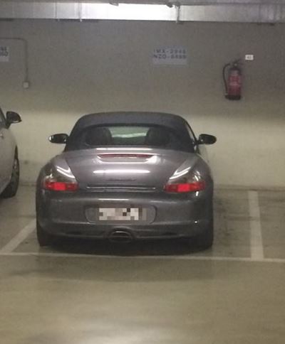 Μία πόρσε στο πάρκινγκ της Βουλής – Τι λέει ο ιδιοκτήτης βουλευτής – ΒΙΝΤΕΟ