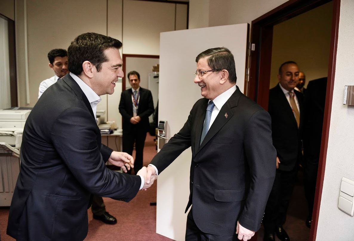 Καρέ καρέ η συνάντηση Τσίπρα-Νταβούτογλου – ΦΩΤΟ