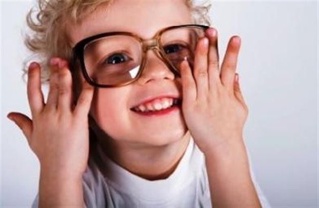 Παιδική μυωπία- Ποιοι παράγοντες την ενισχύουν