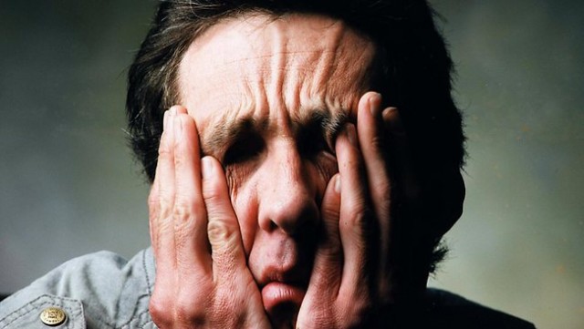 Πονοκέφαλος: Πότε κρύβει ανεύρυσμα, μηνιγγίτιδα ή αιμάτωμα
