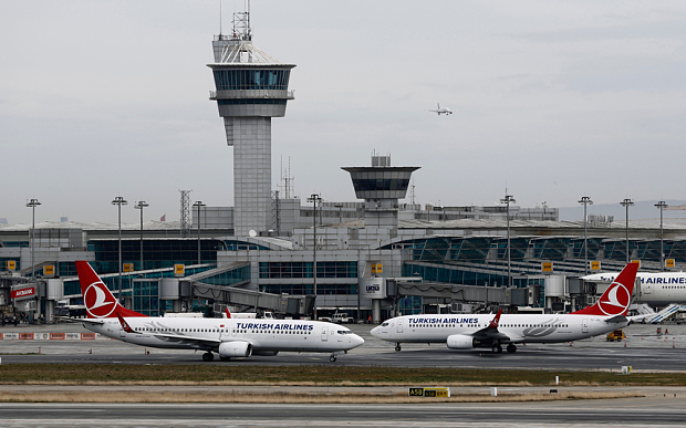 Σύρος πρόσφυγας ζει εδώ και έναν χρόνο στο αεροδρόμιο της Κωνσταντινούπολης