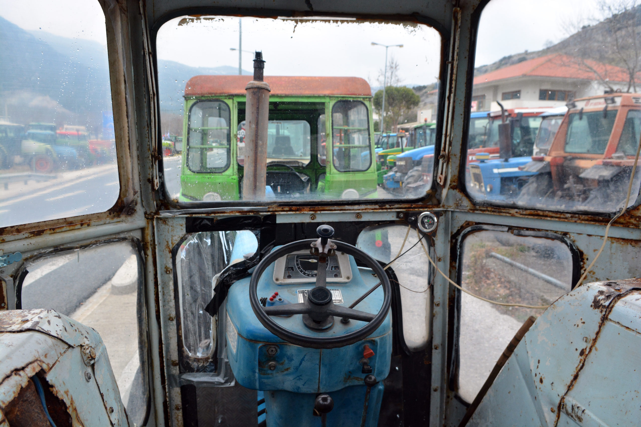 Δεν υπαναχωρούν οι αγρότες της Ημαθίας – Με τα τρακτέρ στη Βέροια