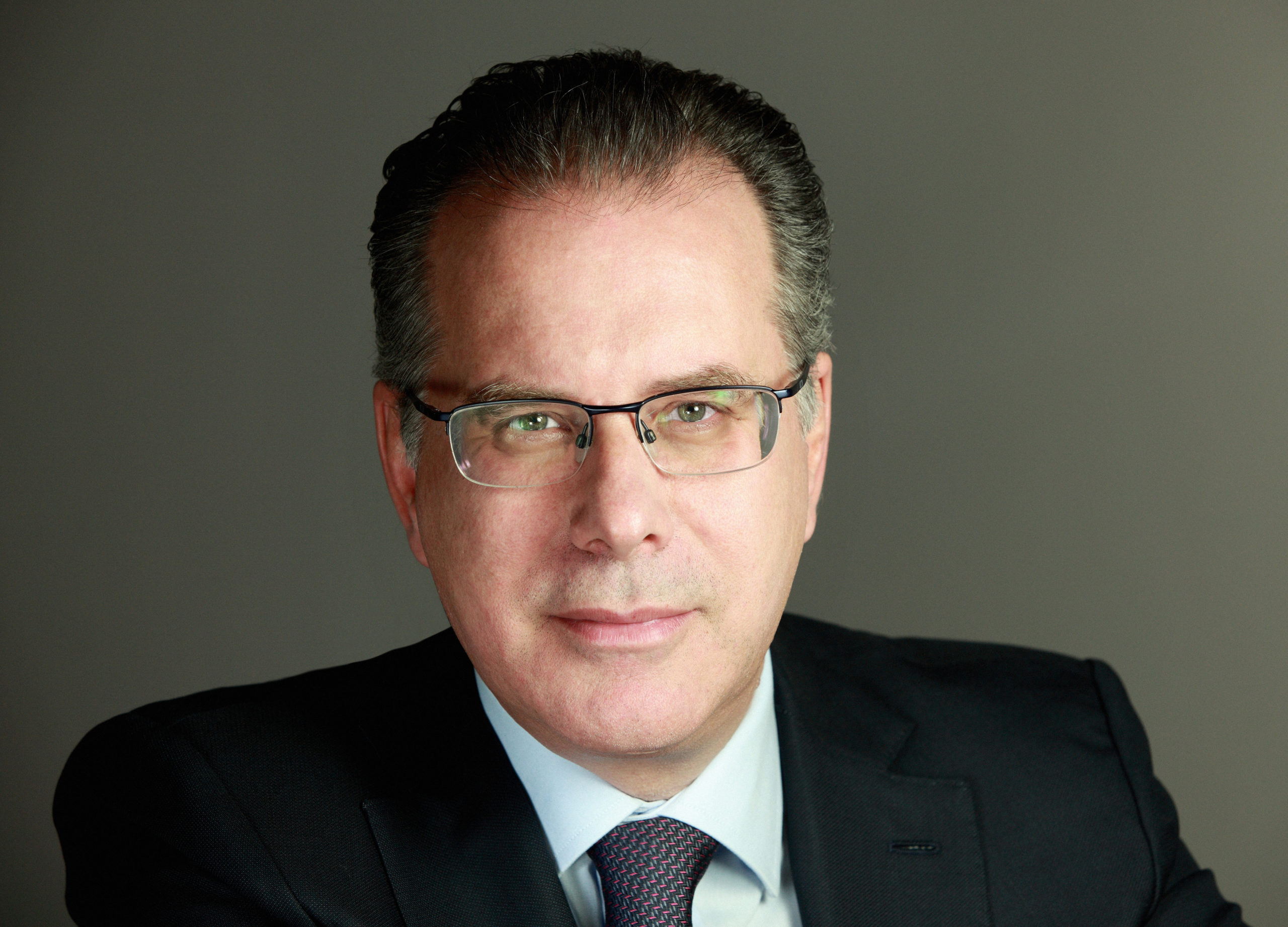 Κουμουτσάκος: Ας κοιτάξουν τους καθρέφτες του Μαξίμου