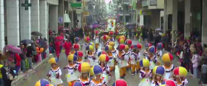 Υπό βροχή η παρέλαση του πατρινού καρναβαλιού