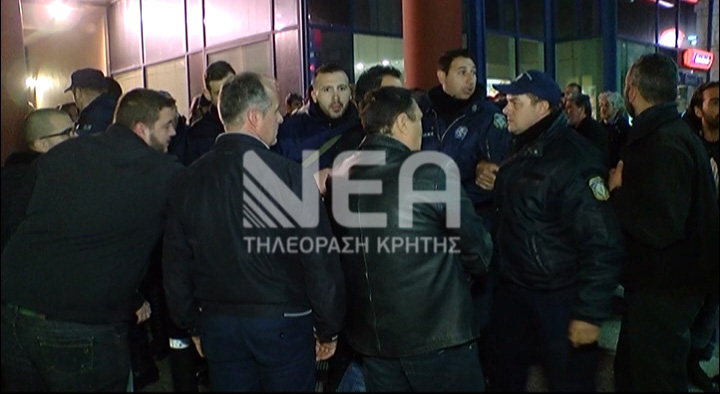 Αγρότες προπηλάκισαν υπουργούς στο Ρέθυμνο – ΒΙΝΤΕΟ