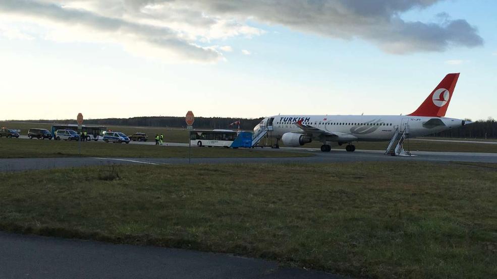 Συναγερμός στο αεροδρόμιο του Αννόβερο – Βρέθηκε ύποπτο κουτί σε τουρκικό αεροσκάφος