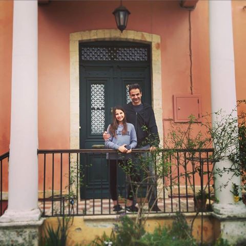 Ο Μητσοτάκης εύχεται “καλή Σαρακοστή” αγκαλιά με την κόρη του – ΦΩΤΟ