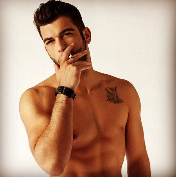 Πως θα βγείτε ραντεβού με τον Μάνο Ιωάννου!