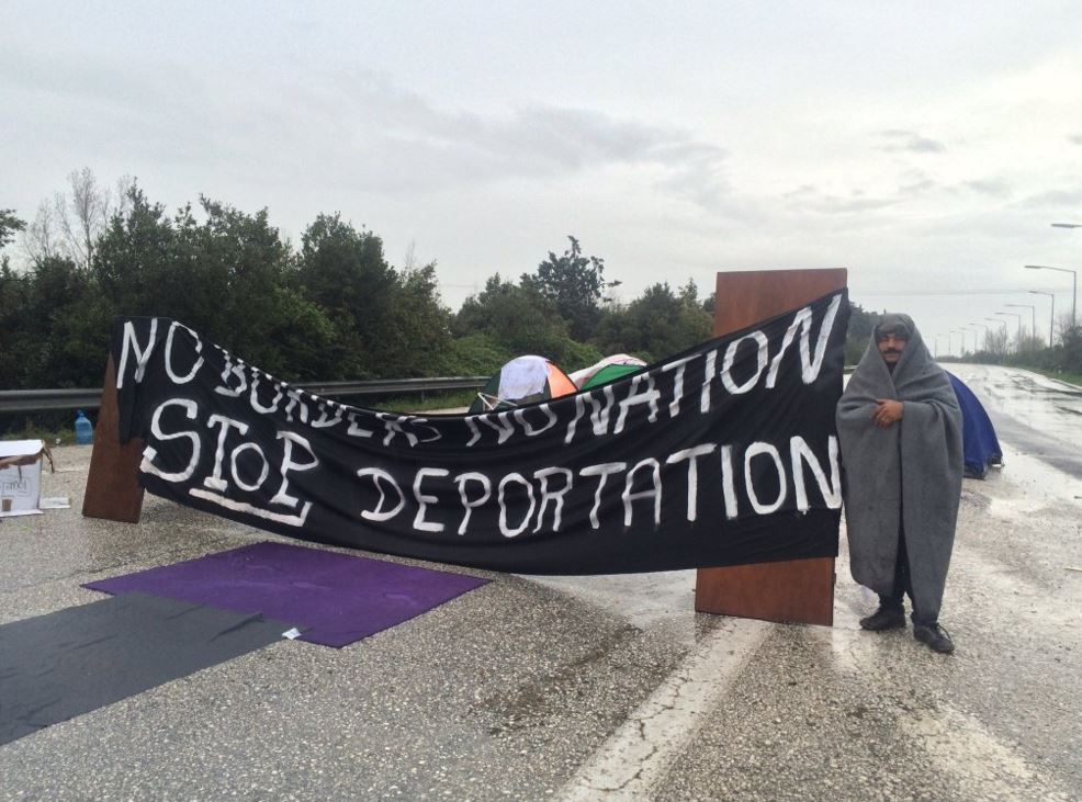 Διαμαρτυρία προσφύγων στην Εθνική οδό Θεσσαλονίκης – Ευζώνων – ΦΩΤΟ