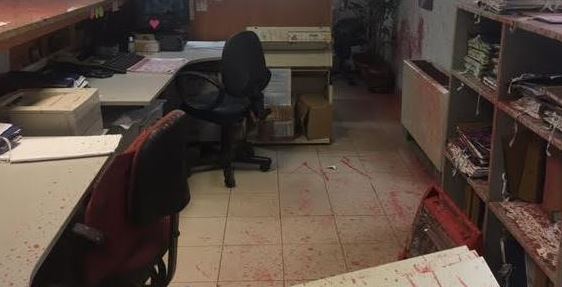 Νέες εικόνες από τους βανδαλισμούς στη ΔΟΥ που εισέβαλαν οι κουκουλοφόροι – ΦΩΤΟ