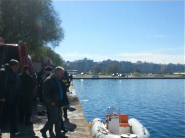 “Βουτιά” αυτοκινήτου στον Θερμαϊκό – ΦΩΤΟ