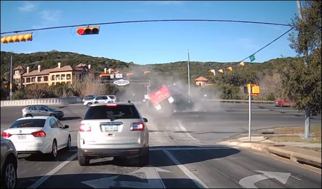 Σοκαριστικό ατύχημα στο Κολοράντο με ένα “τρελό” φορτηγό – ΒΙΝΤΕΟ
