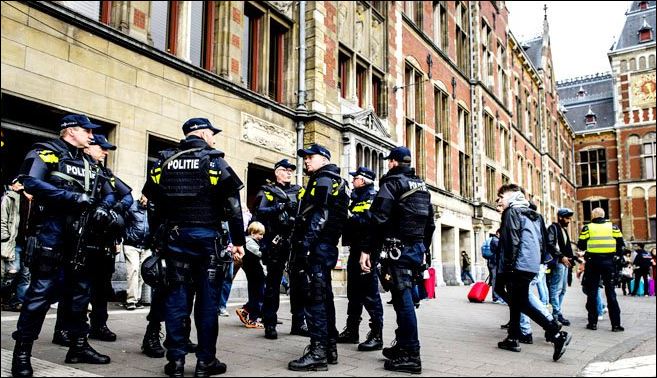 Πυροβολισμοί στον κεντρικό σιδηροδρομικό σταθμό του Άμστερνταμ