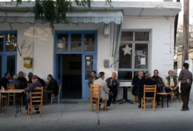 Θες καφέ ή ποτό σε καφενείο στην Πτολεμαΐδα; Ο τιμοκατάλογος λέει ότι πληρώνεις με αυγό ή κότα – ΦΩΤΟ