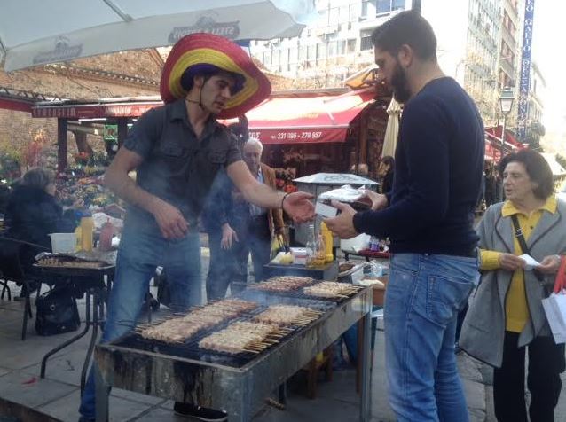 Πήραν “φωτιά” οι ψησταριές στη Θεσσαλονίκη – ΒΙΝΤΕΟ