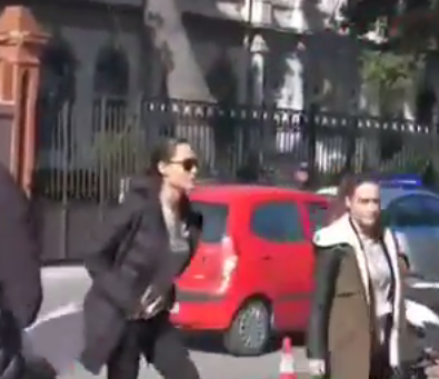 Πλάνα από την επίσκεψη της Αντζελίνα Τζολί στη Λέσβο – ΒΙΝΤΕΟ