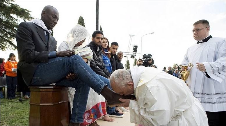 Ο Πάπας για το προσφυγικό: Το Αιγαίο έχει μετατραπεί σε ένα ακόρεστο κοιμητήριο