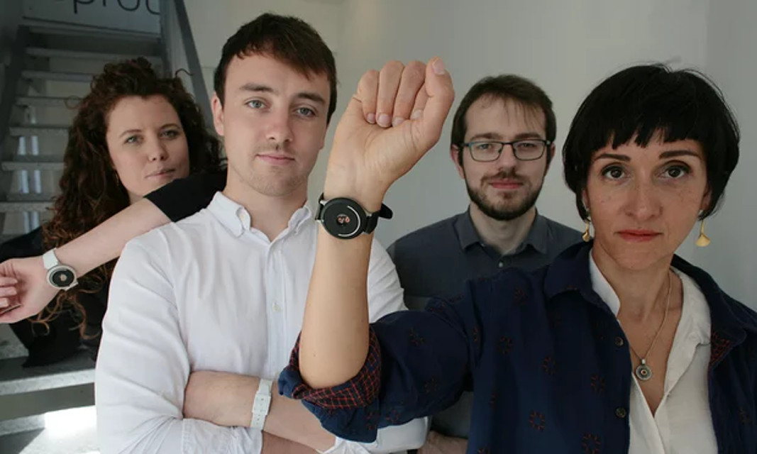 Ελληνίδα έφτιαξε βραχιόλι που σου αλλάζει τη διάθεση