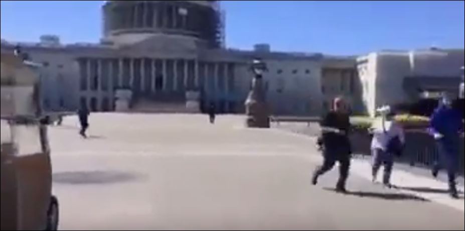 Νέο ΒΙΝΤΕΟ από τους πυροβολισμούς στο Καπιτώλιο