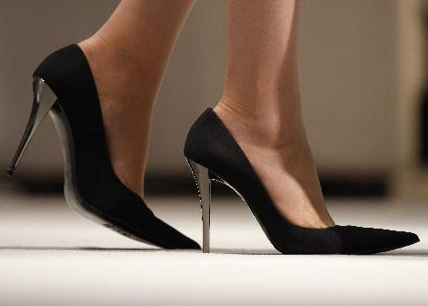 Έρευνα: Γιατί οι άντρες ερωτεύονται γυναίκες με ψηλοτάκουνα