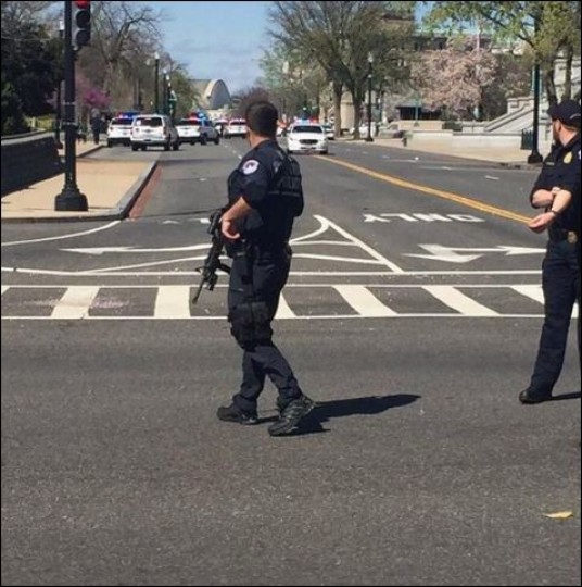 «Μεμονωμένο περιστατικό» λένε οι Αρχές για τους πυροβολισμούς στο Καπιτώλιο