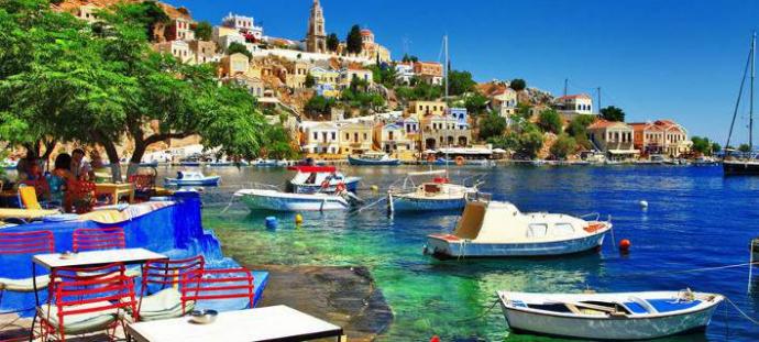 Bloomberg: Η Ελλάδα θα επωφεληθεί από τις απώλειες στην τουριστική αγορά της Τουρκίας