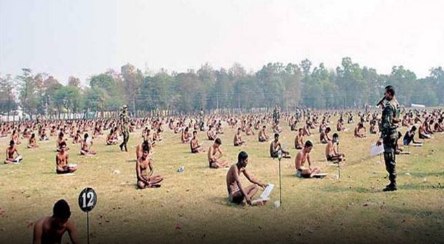 Έδωσαν εξετάσεις φορώντας μόνο εσώρουχα…για να μην αντιγράψουν