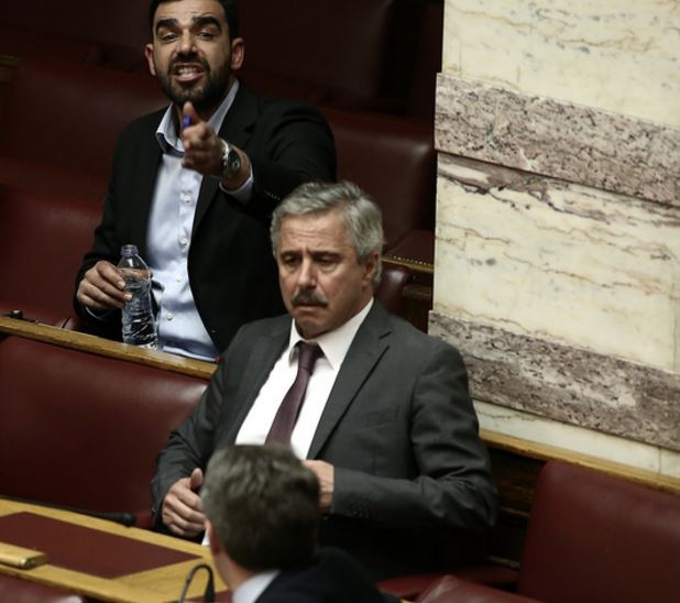 Το επεισόδιο Κωνσταντινόπουλου – Κωνσταντινέα στη Βουλή – ΦΩΤΟ