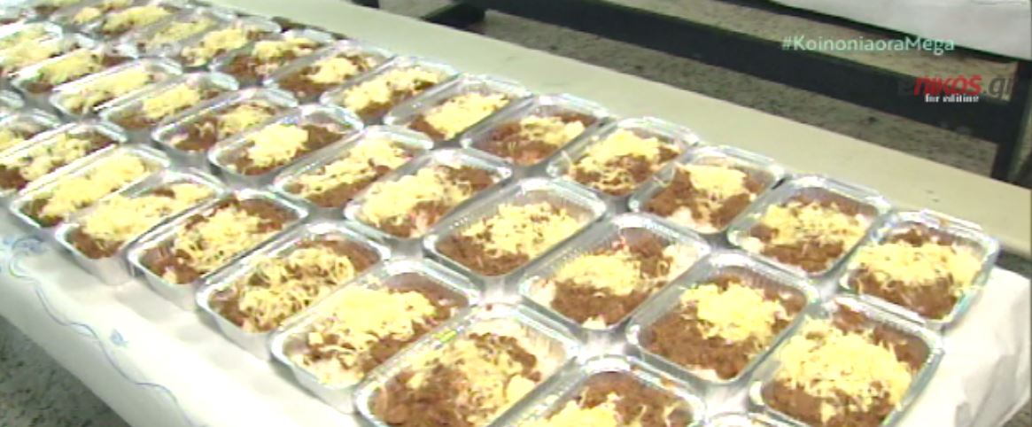 Το Ναυτικό μαγειρεύει 3.000 μερίδες φαγητού για τους πρόσφυγες – ΒΙΝΤΕΟ