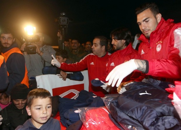 Ρομπέρτο και Τσόρι κοντά στους πρόσφυγες – ΦΩΤΟ