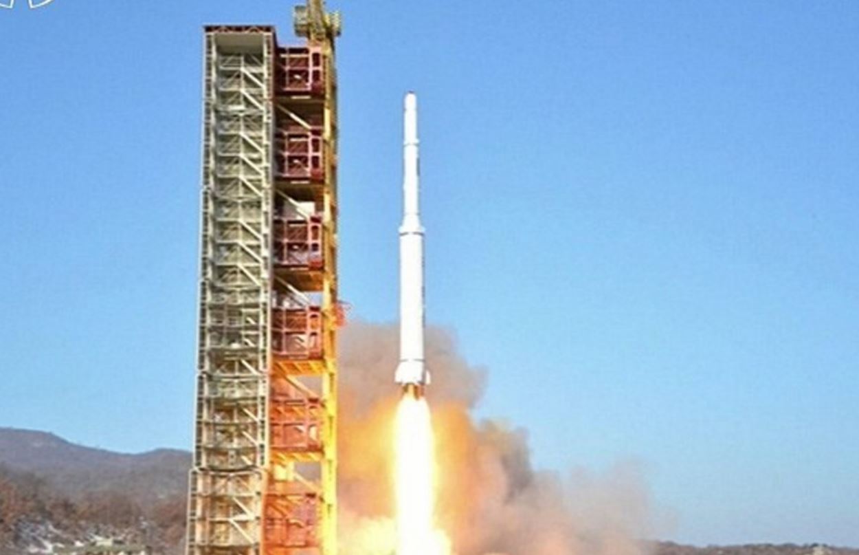 Νέα πρόκληση από τη Β. Κορέα με εκτόξευση πυραύλου