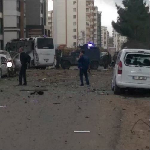 ΤΩΡΑ – Έκρηξη με τραυματίες σε στάση λεωφορείου στην Τουρκία – ΦΩΤΟ – ΒΙΝΤΕΟ