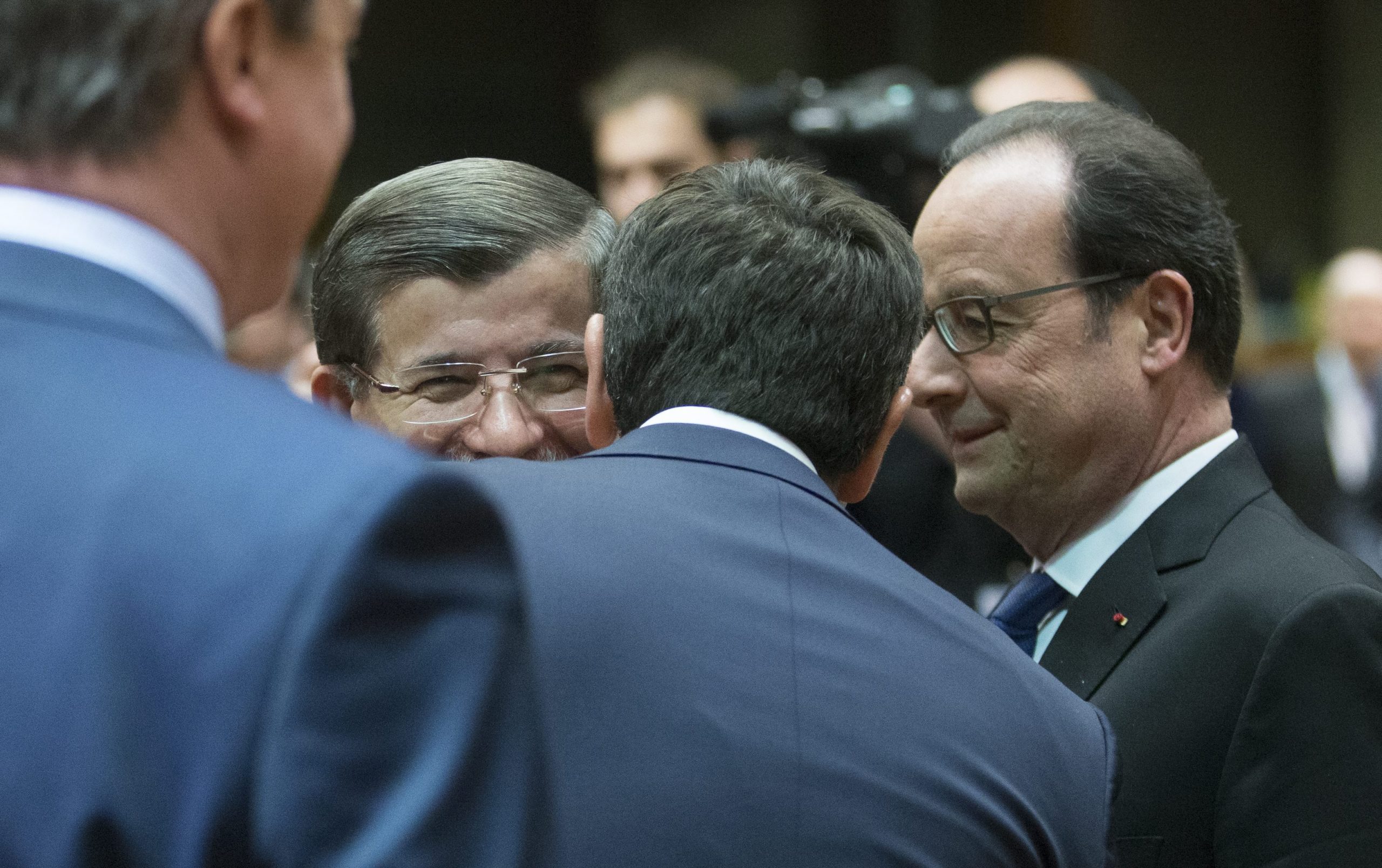 Τετ α τετ του Τσίπρα με τον Νταβούτογλου υπό το βλέμμα του Ολάντ – ΦΩΤΟ