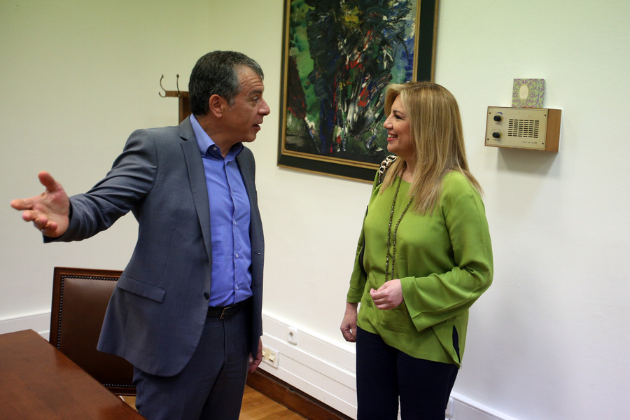 Πιο κοντά ΠΑΣΟΚ και Ποτάμι – Σε τι συμφώνησαν Γεννηματά και Θεοδωράκης – ΦΩΤΟ