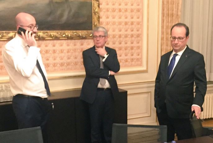 Ο Βέλγος πρωθυπουργός και ο Ολάντ παρακολουθούν μαζί τις επιχειρήσεις της αστυνομίας – ΦΩΤΟ