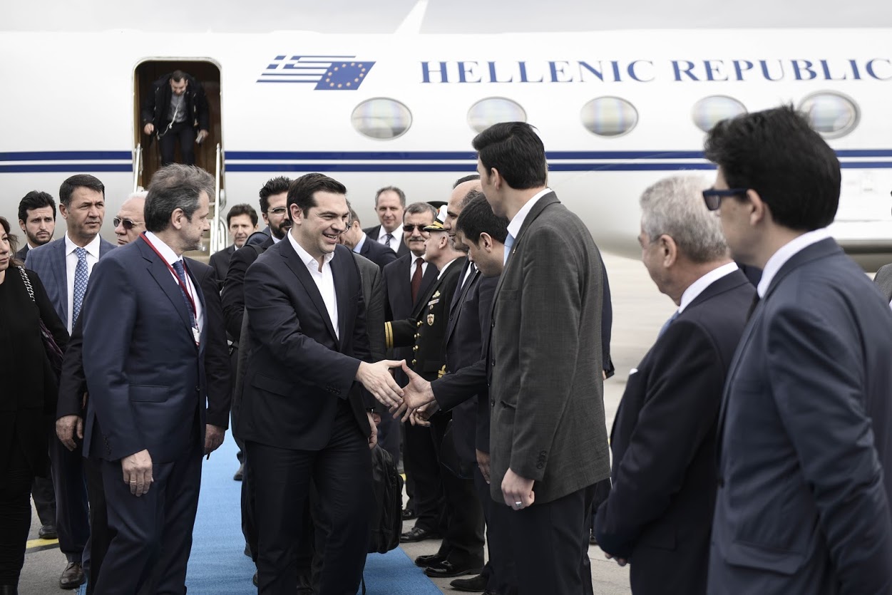 Η άφιξη του Τσίπρα στη Σμύρνη – ΦΩΤΟ