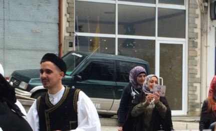 Πρόσφυγες γιορτάζουν το καρναβάλι στην Κόνιτσα – ΦΩΤΟ – ΒΙΝΤΕΟ