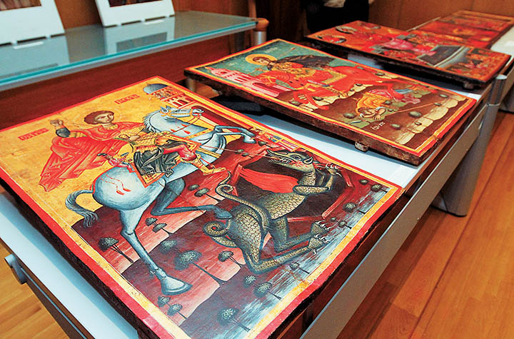 Στο έλεος των ιερόσυλων η Κόνιτσα, ανάστατοι οι κάτοικοι