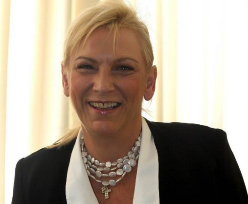 Η Πιπιλή χαρακτήρισε “αποκρουστική” την εμφάνιση της Τζολί και “λιγούρια” τους υπουργούς