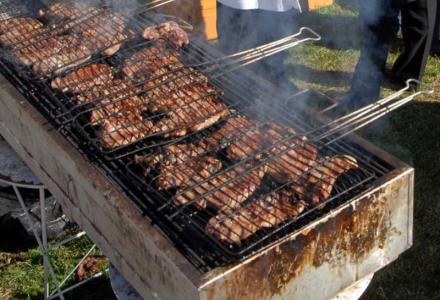 Στην Ηλεία τσικνίζουν από τις 10 το πρωί – ΦΩΤΟ