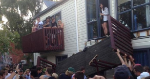 14 φοιτητές τραυματίστηκαν από κατάρρευση μπαλκονιού – ΦΩΤΟ – ΒΙΝΤΕΟ