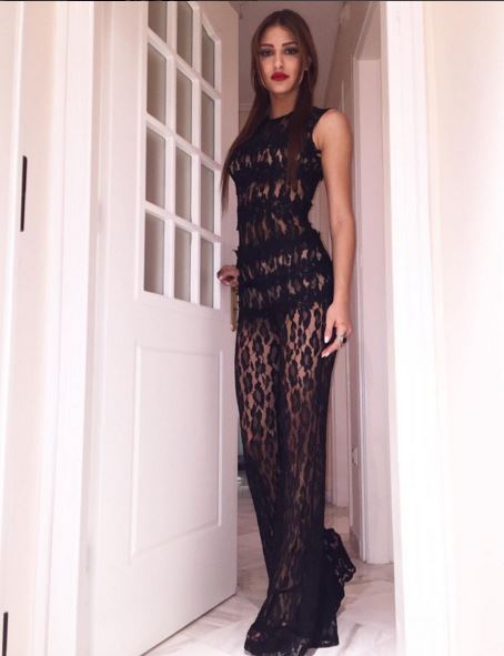 Ο σαγηνευτικός χορός της ηθοποιού με το διάφανο φόρεμα – ΒΙΝΤΕΟ