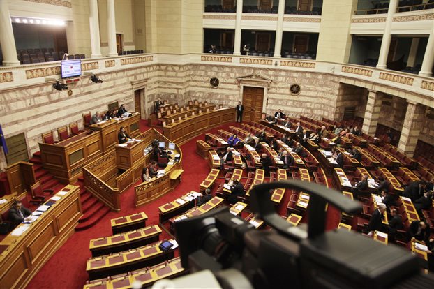 «Μονομαχία» πολιτικών αρχηγών στη Βουλή για τη Δικαιοσύνη