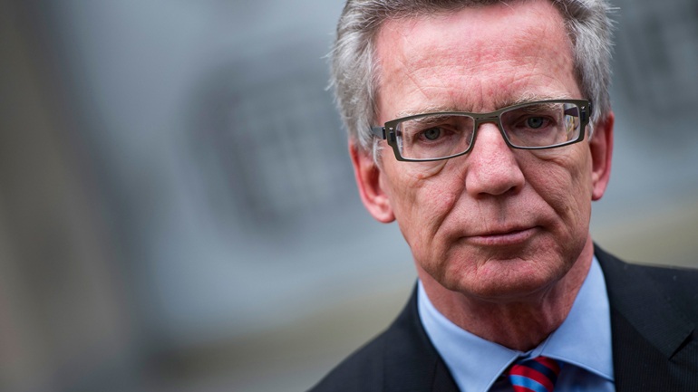 Να κρατήσει τους πρόσφυγες η Ελλάδα λέει ο Γερμανός Υπ. Εσωτερικών