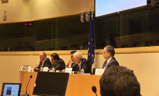 Βοήθεια έως και 2 δισ. ευρώ στην Ελλάδα για το προσφυγικό