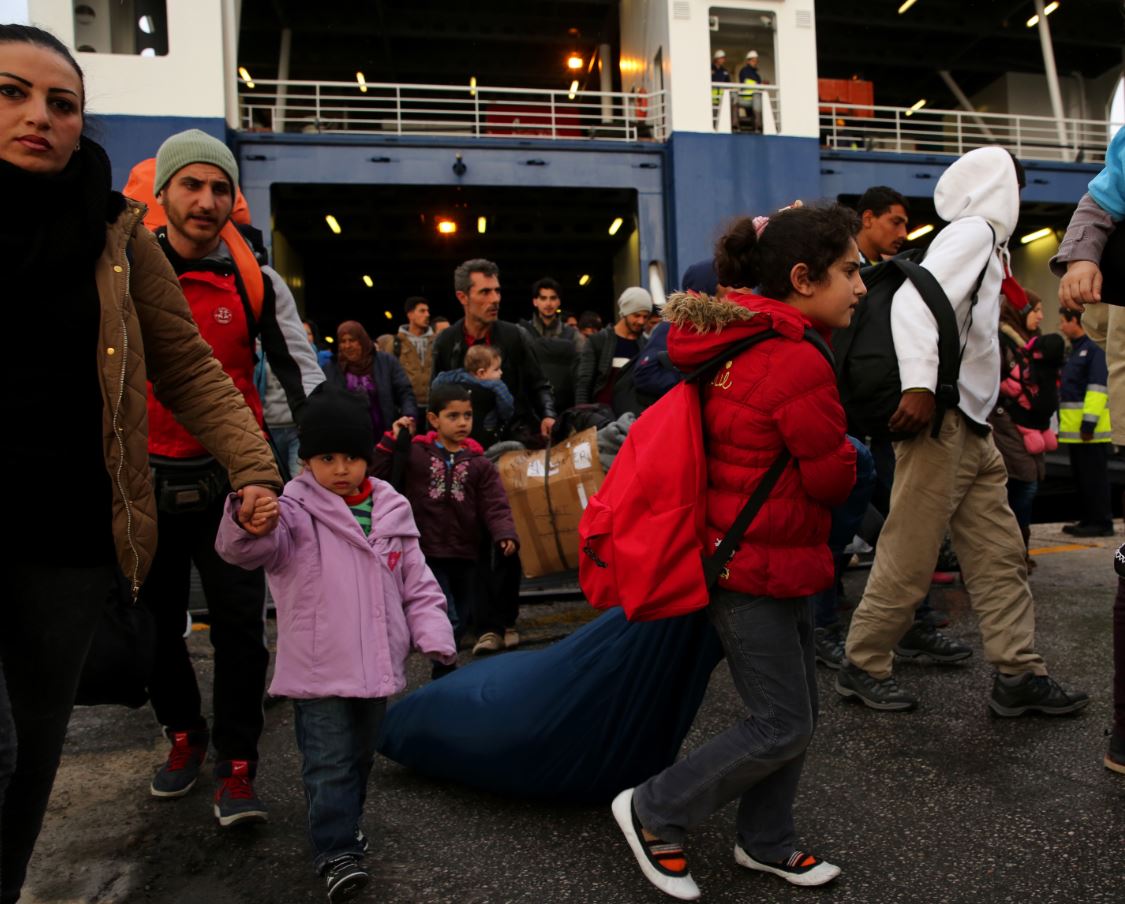 1.000 πρόσφυγες θα μεταφερθούν από τον Πειραιά στη Μαλακάσα