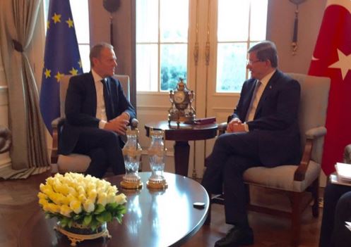 Τι ζήτησε ο Τουσκ από τον Νταβούτογλου για το προσφυγικό