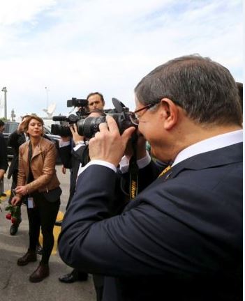 Ο Νταβούτογλου έβγαλε φωτογραφία τον Τσίπρα – ΦΩΤΟ