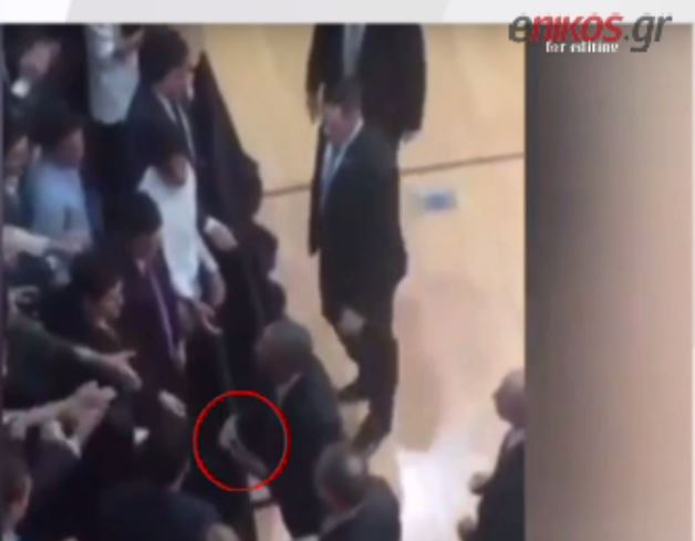 Σάλος στην Αργεντινή από την κίνηση του Ομπάμα να βγάλει τη βέρα του – ΒΙΝΤΕΟ