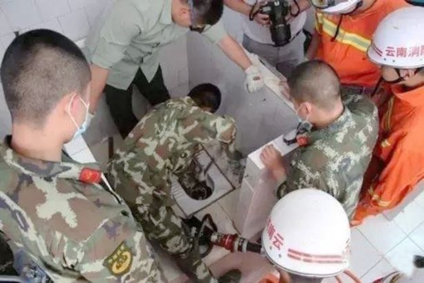 ΣΟΚ – Νεογέννητο σώθηκε μέσα από σωλήνα αποχέτευσης νοσοκομείου – ΦΩΤΟ